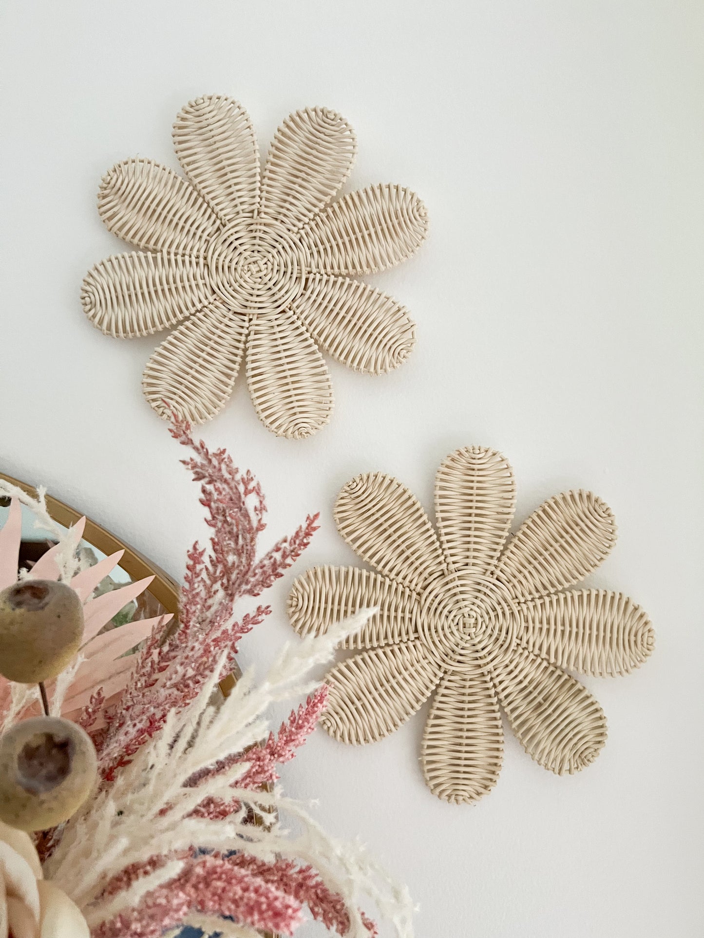 Delicate Daisy Flower Wall Decor 2 pc