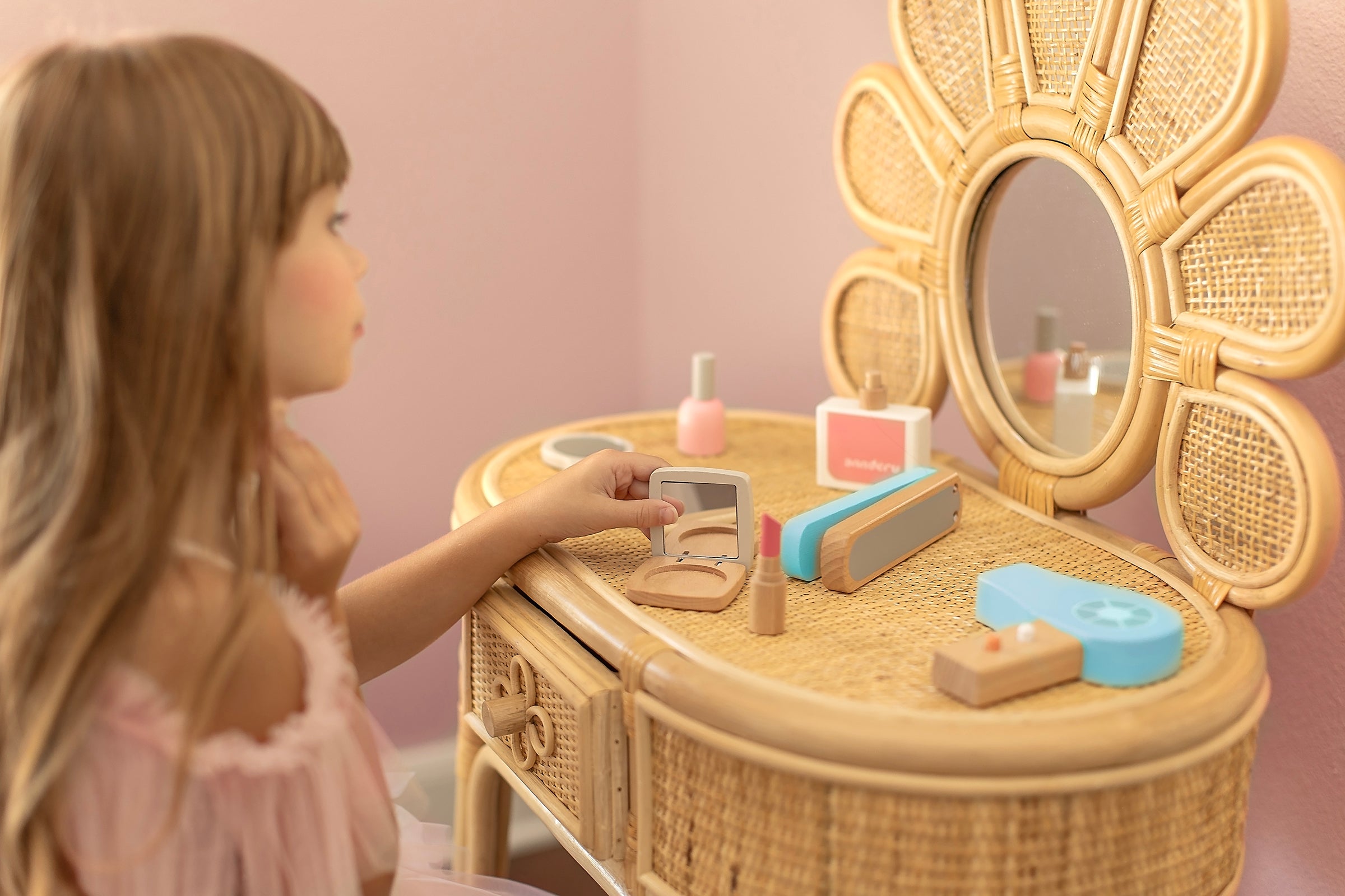 Doll deals vanity set